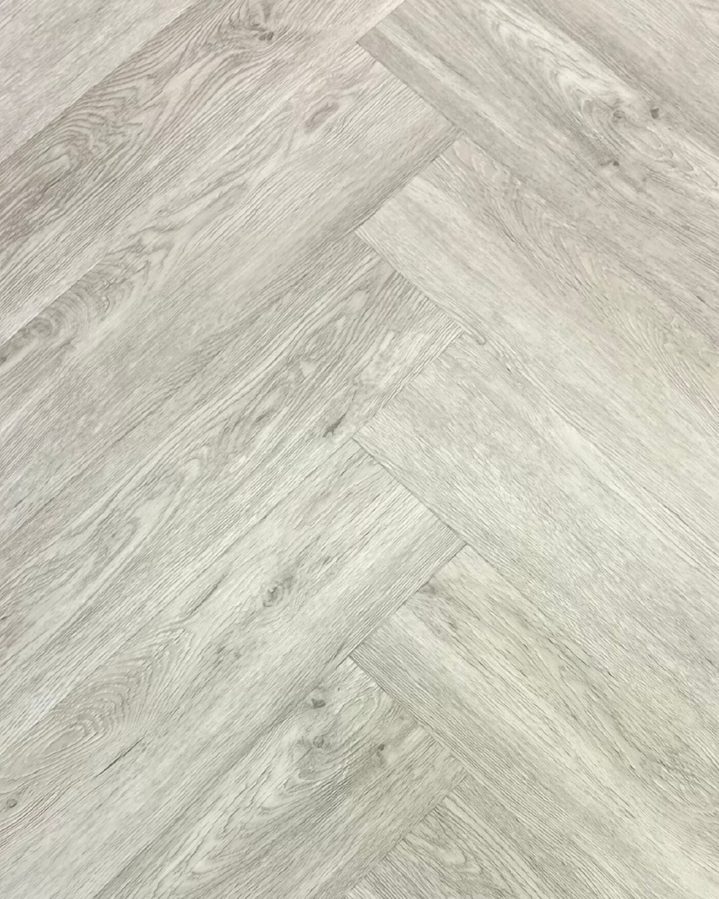 VINILA GRĪDAS SEGUMS SKUJIŅA (HERRINGBONE) - Linnen oak 2215H 6,55 x 128 x 640 mm 33. klase