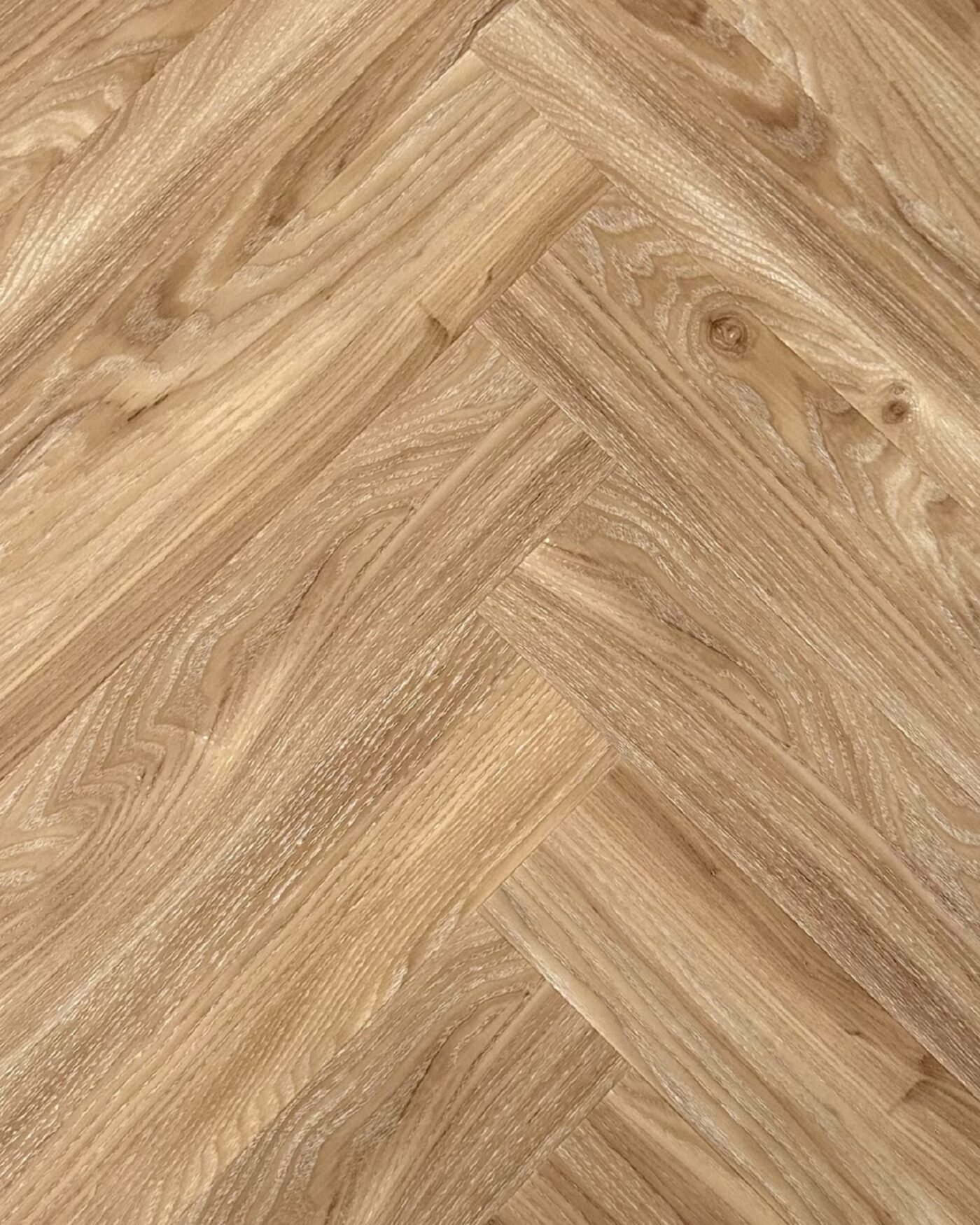 VINILA GRĪDAS SEGUMS SKUJIŅA (HERRINGBONE) - Cedar oak 2060H 6,55 x 128 x 640 mm 33.klase