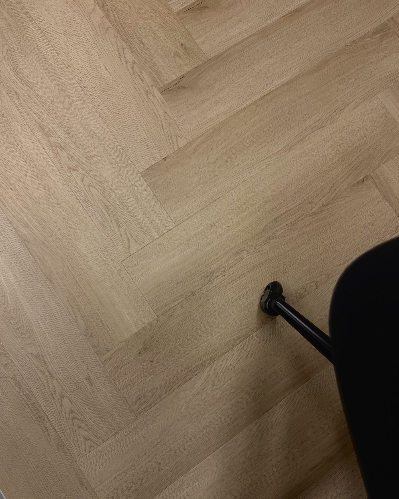 VINILA GRĪDAS SEGUMS SKUJIŅA (HERRINGBONE) - Beige oak 2012H / 6,5 x 128 x 640 mm KK33 - Image 2