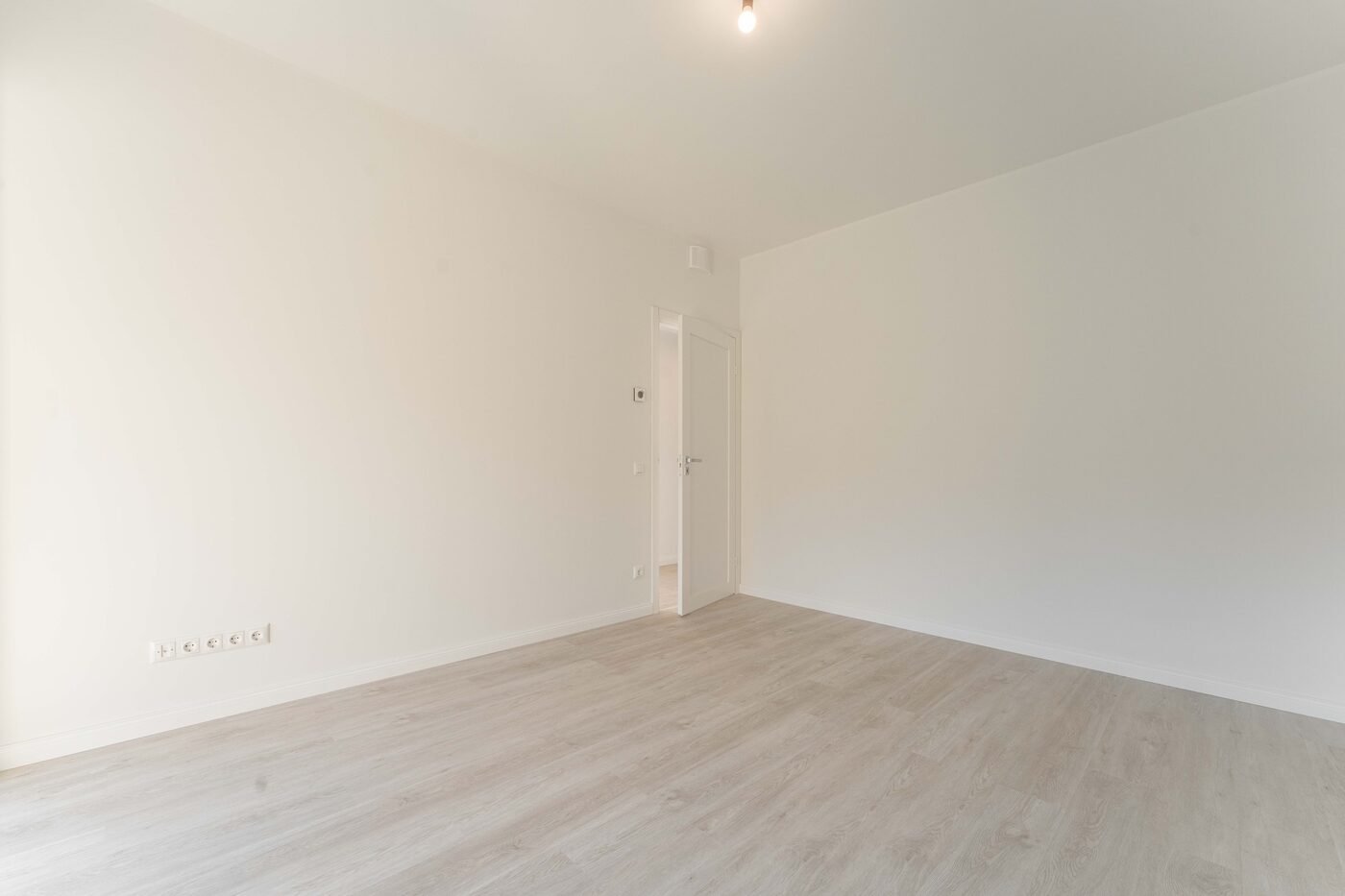 VINILA GRĪDAS SEGUMS - Linnen Oak 2215 / 5 x 184 x 1220 mm 33.klase - Image 6